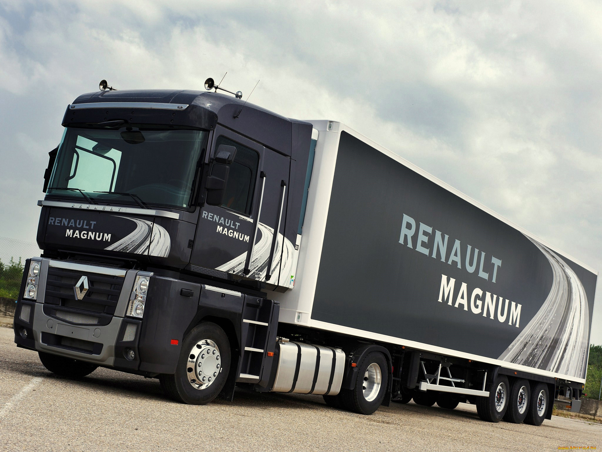 Renault Magnum